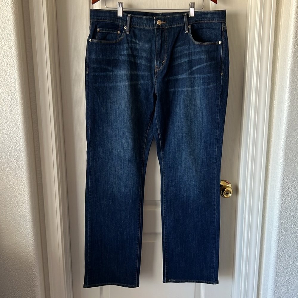 Women’s Levi’s jeans